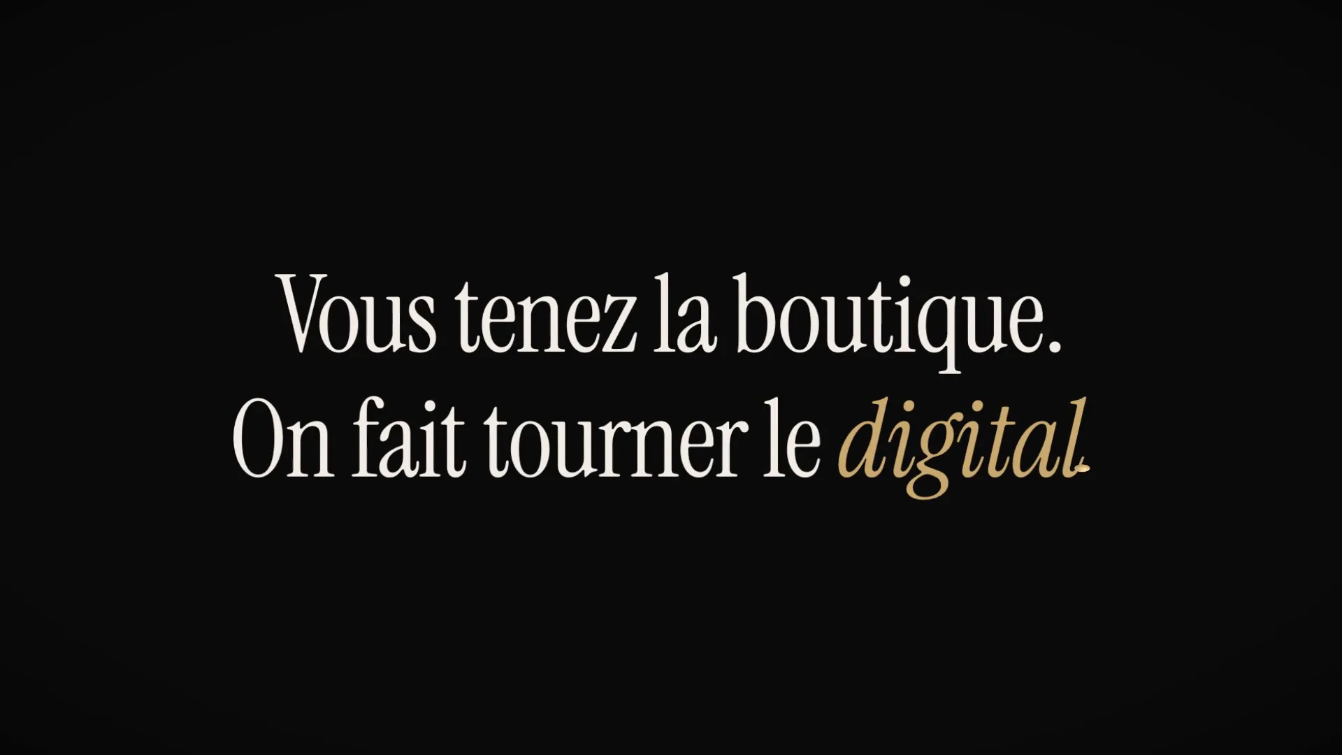 « Vous tenez la boutique. On fait tourner le digital. », en lettres claires sur fond sombre, le mot digital en doré : la phrase qui conclut le film de Noki Mind